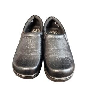 Easy Works Womens Black Rose Embossed‎ Slip Resistant Clogs Shoes